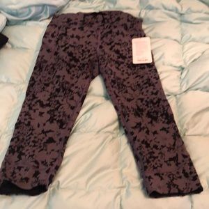 Lululemon movement crop 19” size 10